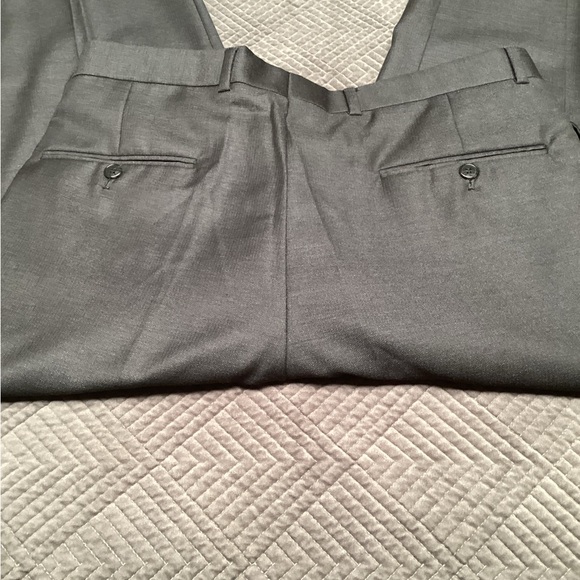 Joseph Abboud-Nordstrom mens suit, 40R/W34- inseam 29.5 inches - Picture 12 of 13